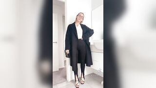 TikTok Feet: Are you a fan of Black or White nails? #4