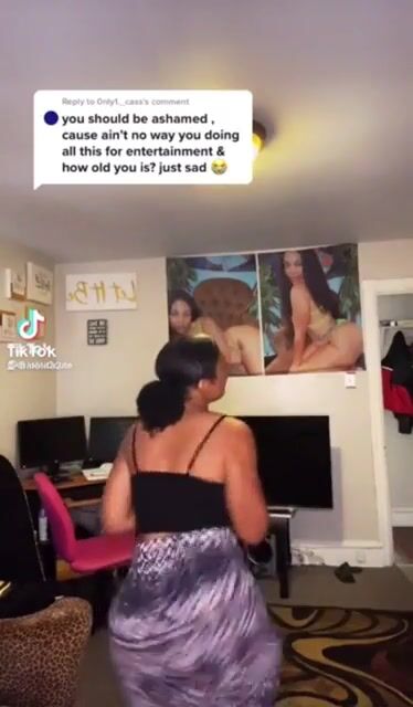 Thundeclapping and wiggle clapping in one vid