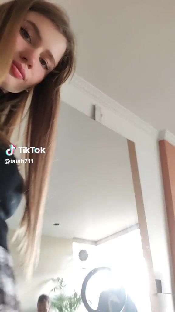 @iaiah711 beauty dancing in skirt hot