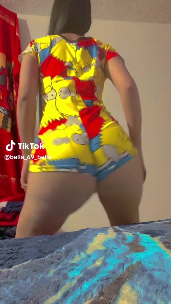 @bella_69_bella Bella hot cameltoe latina twerking in micro shorts