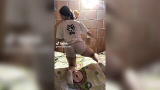 NSFW TikTok: @dahia__jaramillo bubble but latina twerking in thight shorts Dahia Jaramillo #3