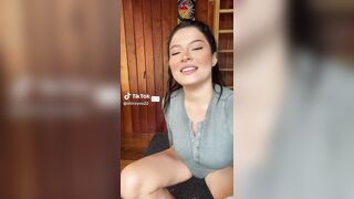 @aliireyna22 Alii Reyna hot yoga