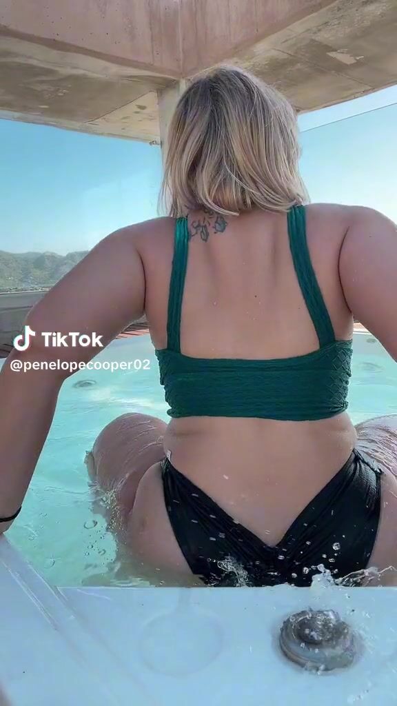 @penelopecooper02 Bend over cameltoe bikini hot pool big ass