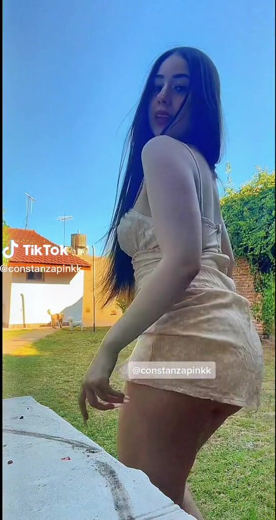 @constanzapinkk bailando sexy en vestido