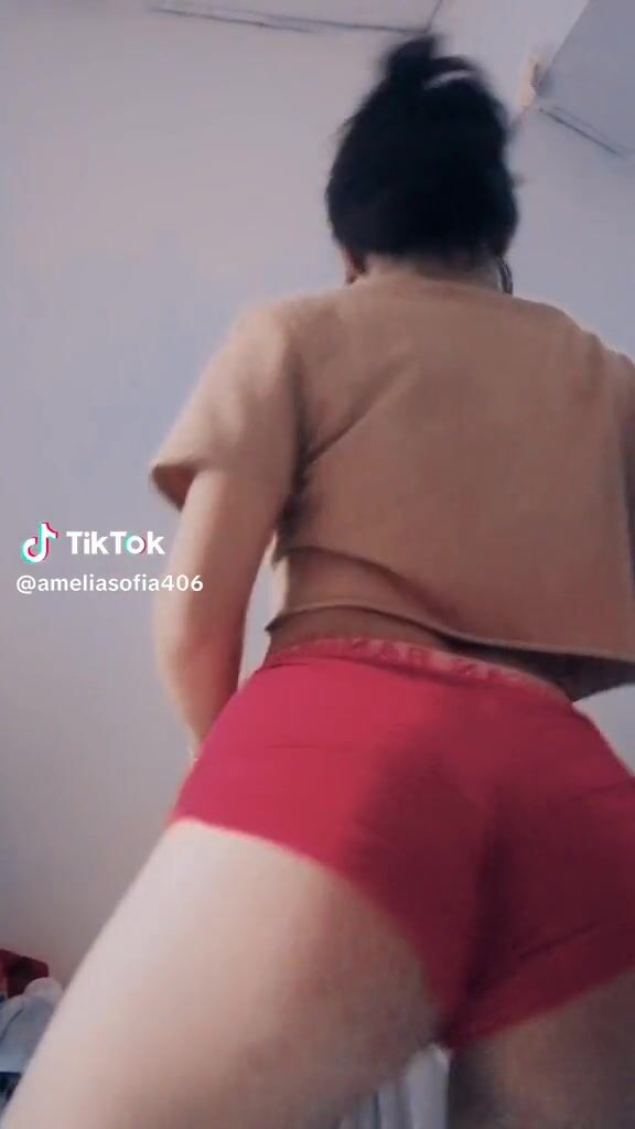Ameliasofia406 short twerking