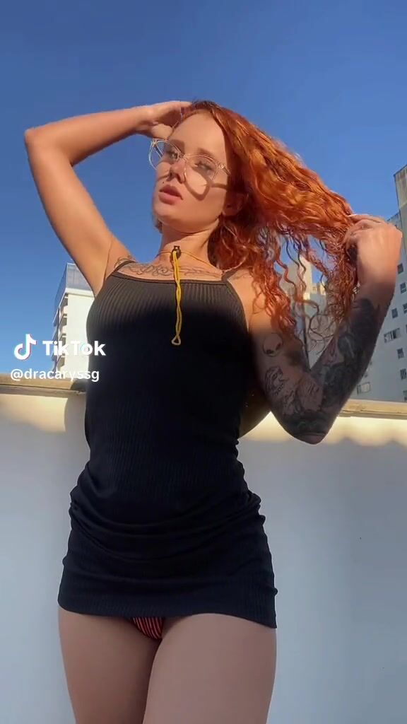 @dracaryssg DRACARYS upskirt