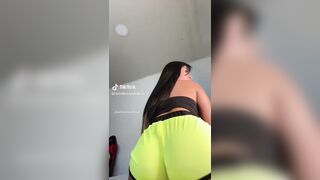 NSFW TikTok: @nataliasaavedraa closeup shorts twerking #2
