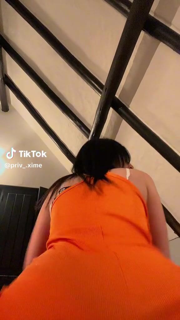 @priv_.xime twerkeando en vestido