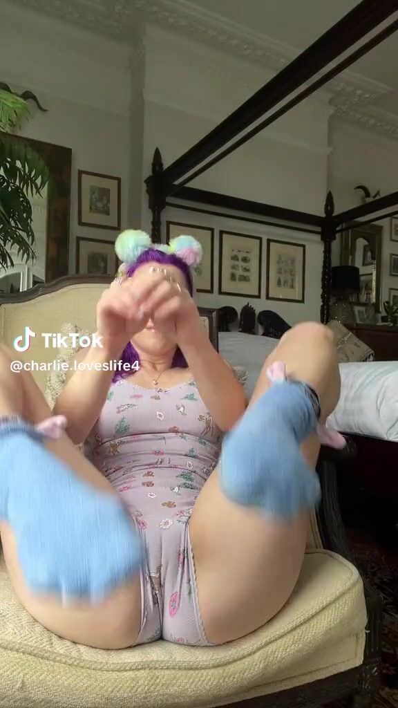 @charlie.loveslife4 Sexy cameltoe