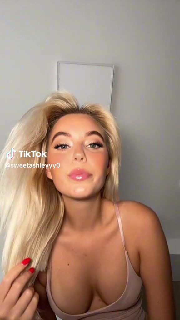 Gstring camera sitting closeup pussy lips oops @sweetashleyyy0 SweetAshleyyy