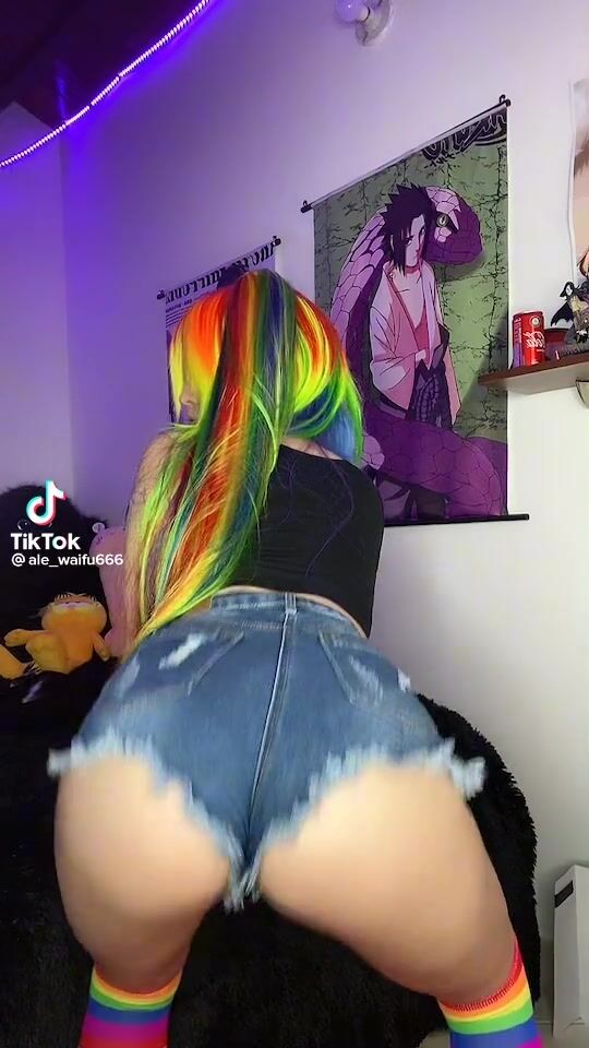 sexy teen twerking in shorts big ass tiktok