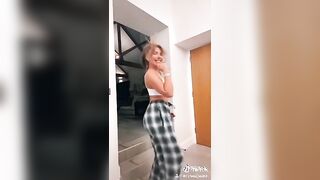 Sexy TikTok Girls: That jiggle 10/10 #4