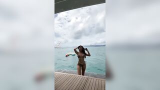 Sexy TikTok Girls: How's that for a body? #1