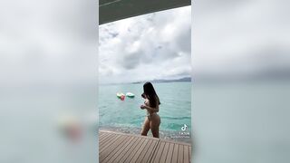 Sexy TikTok Girls: How's that for a body? #4