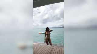 Sexy TikTok Girls: How's that for a body? #3