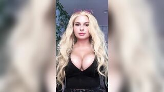 Sexy TikTok Girls: Titty flex ♥️♥️ #1