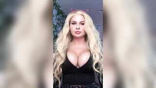 Sexy TikTok Girls: Titty flex ♥️♥️ #2