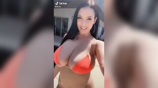 Angela White bouncing around Looney Tunes style