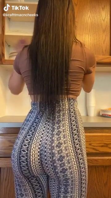 Who loves short girls?