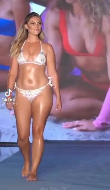 Who is this sexy girl