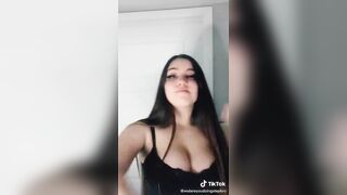 Sexy TikTok Girls: They be jiggling #4