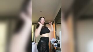 Sexy TikTok Girls: those pants omg #3