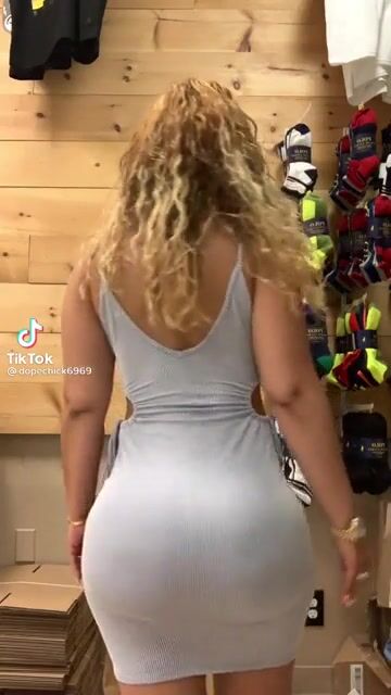 that dress doin her justice ????????????