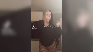 Sexy TikTok Girls: White girl shaking ass #2