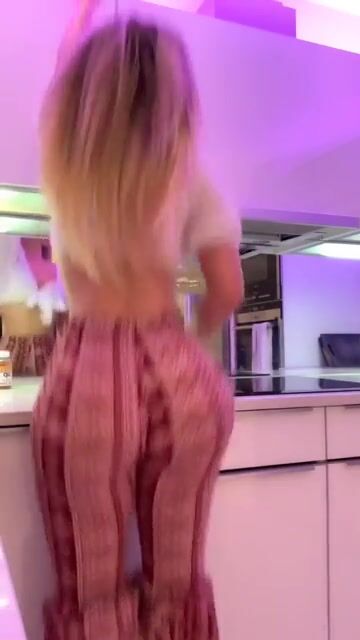 Lawd have mercy, that jiggle ???? ????