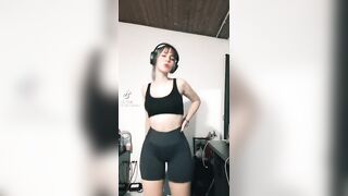 Sexy TikTok Girls: Those hip moves #1