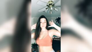 Sexy TikTok Girls: They’re movin #3