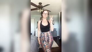 Sexy TikTok Girls: Those glasses #1