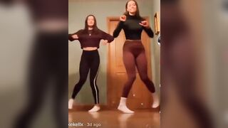 Sexy TikTok Girls: Which sister would you fuck? left (24) right (18) #2