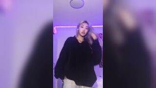 Sexy TikTok Girls: I actually like this trend. #1