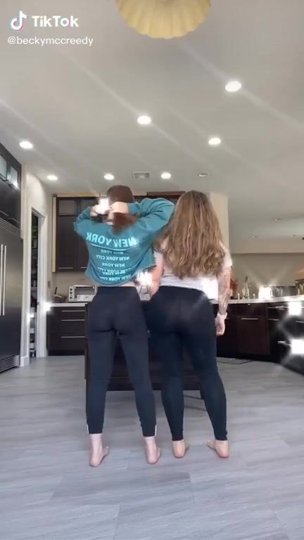 Thicc mommy and daughter doing their thang