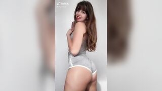 Sexy TikTok Girls: That booty wobble #4