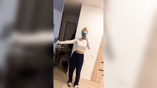 Sexy TikTok Girls: Myselfenreta Buss It Challenge #2