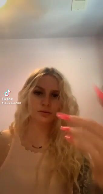 big booty tatted white girl