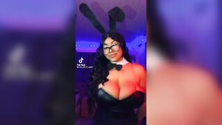 Sexy TikTok Girls: Imagine getting a titjob from those #2